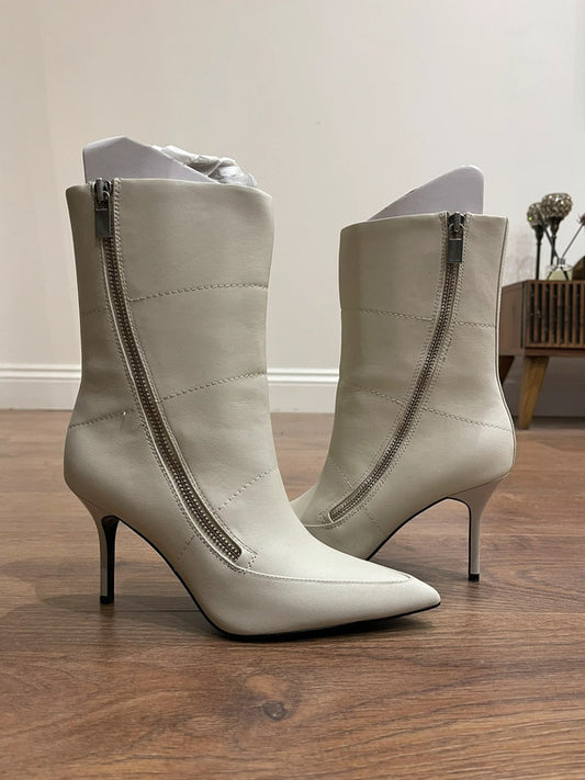Swiss pointy boots